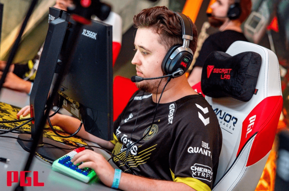 Vitality entwarf ein T-Shirt mit ZywOos gesamter Sammlung von Erfolgen