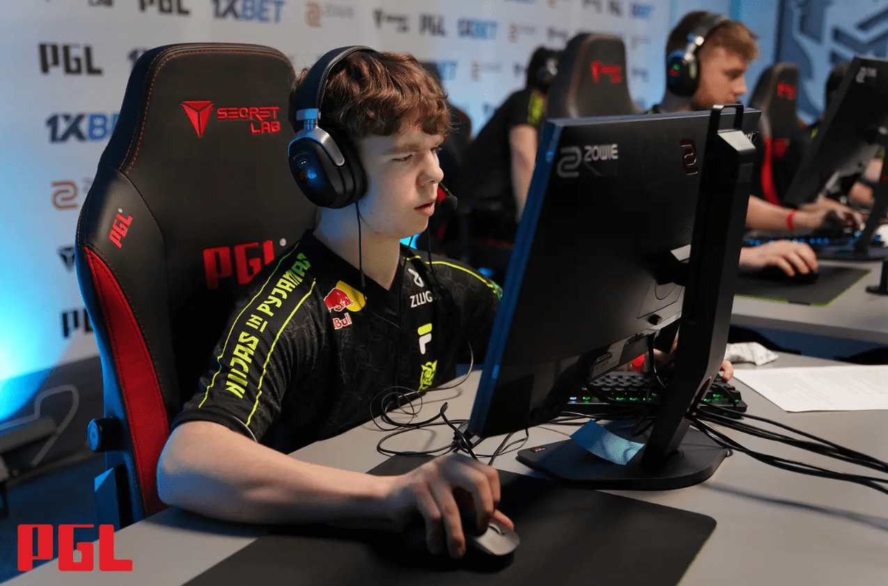 Headtr1ck fejrer B8's sejr ved CCT Season 2 Europe Series 2