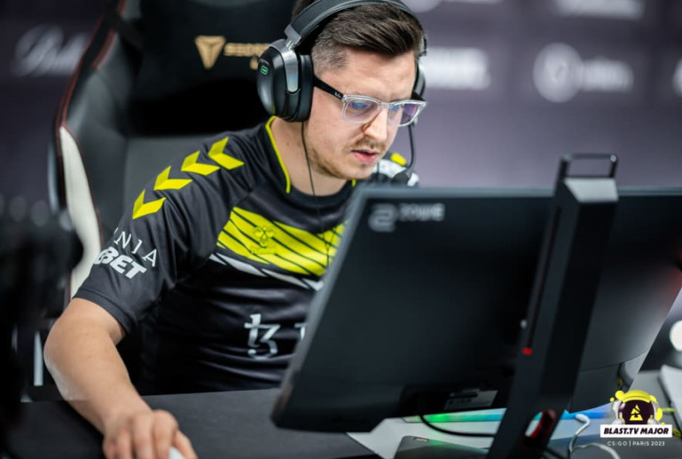 apEX er utilfreds med, at hold ved IEM skal spille på en ny opdatering